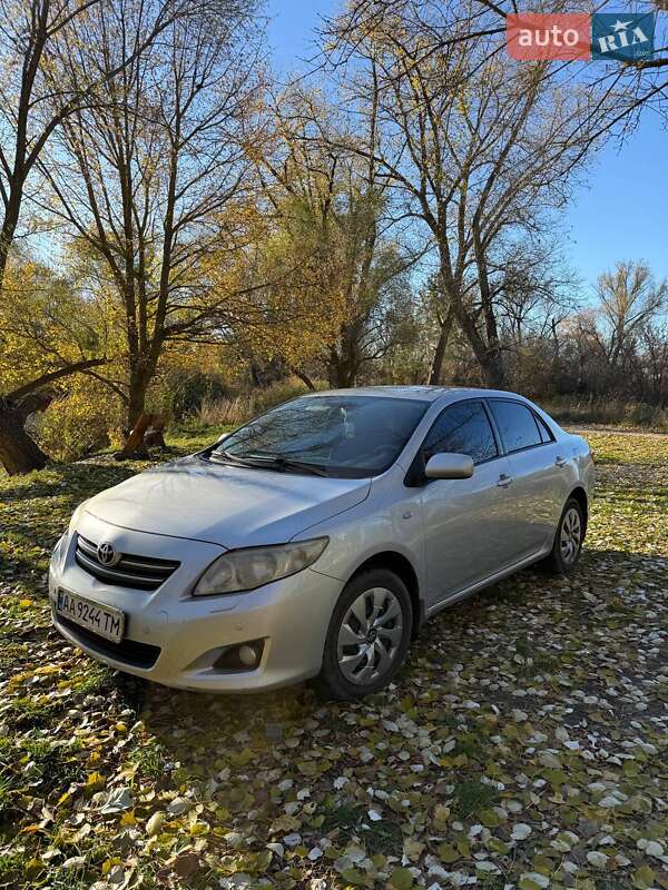 Седан Toyota Corolla 2006 в Киеве