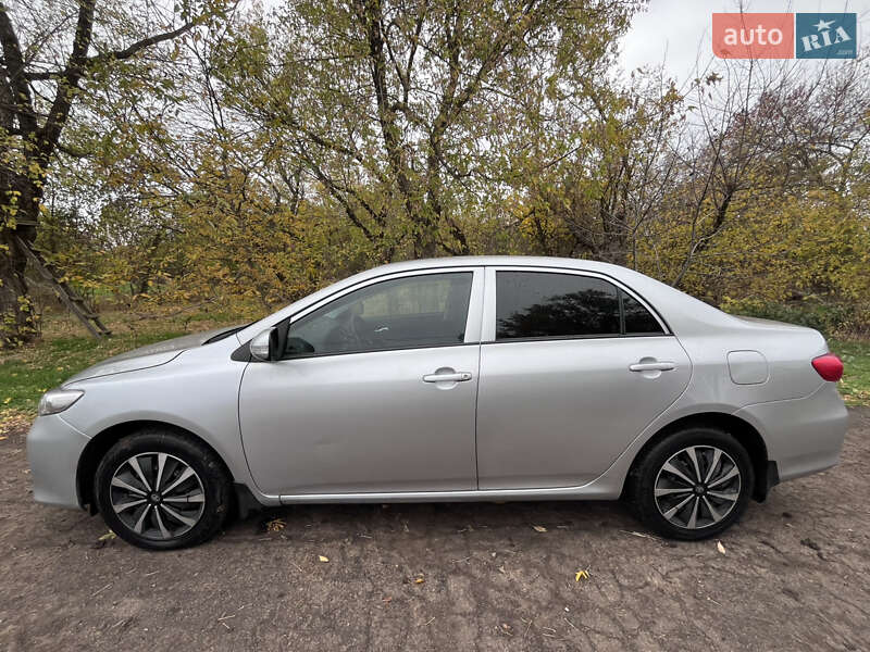Седан Toyota Corolla 2011 в Николаеве