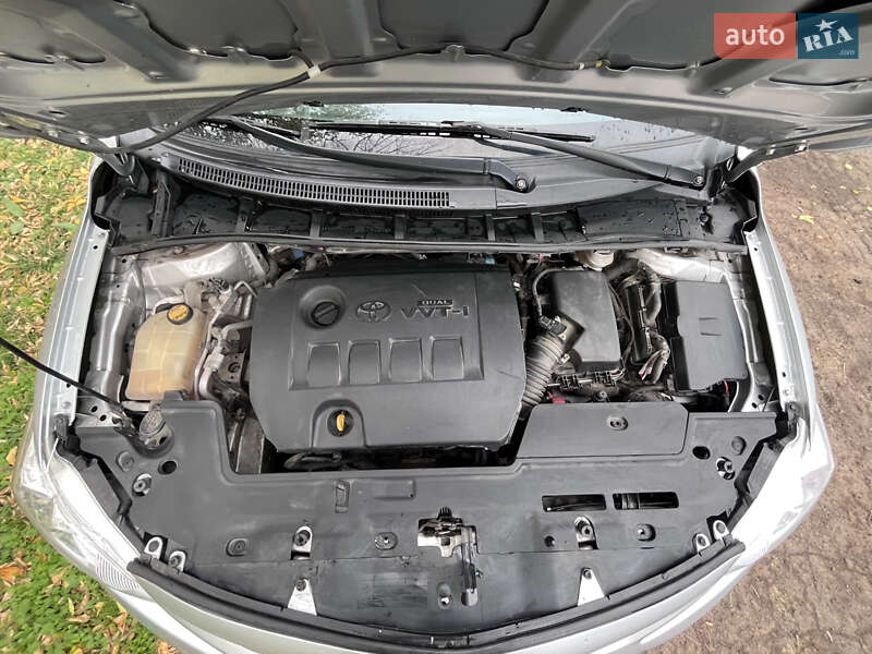 Седан Toyota Corolla 2011 в Николаеве