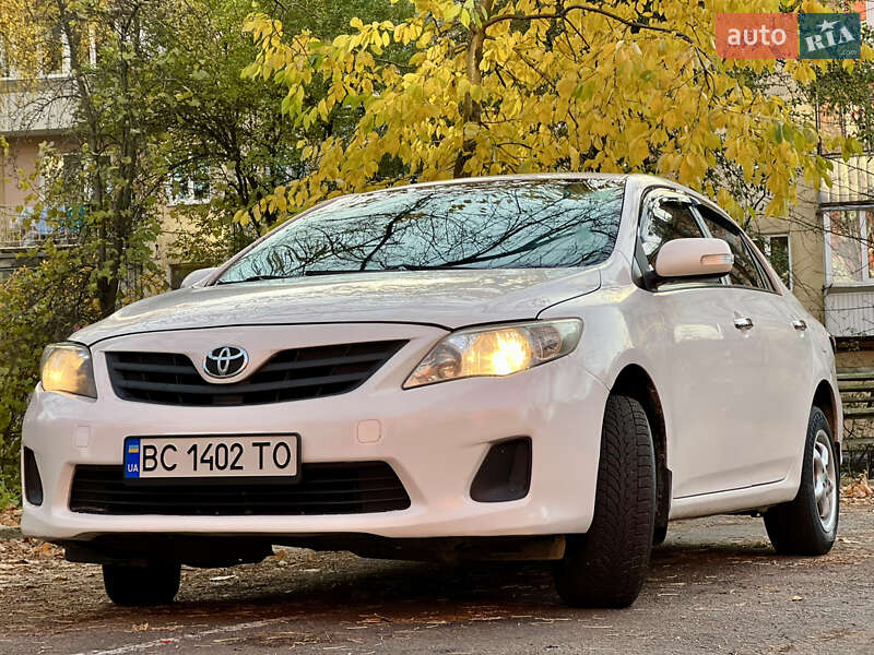 Седан Toyota Corolla 2012 в Львові