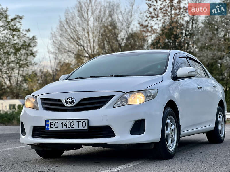Седан Toyota Corolla 2012 в Львові