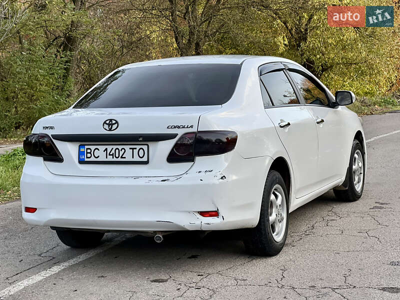 Седан Toyota Corolla 2012 в Львові