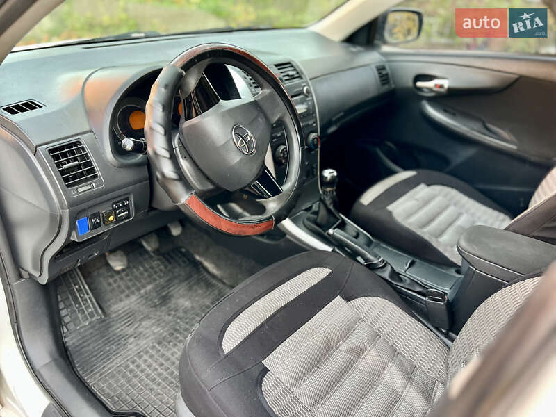 Седан Toyota Corolla 2012 в Львові