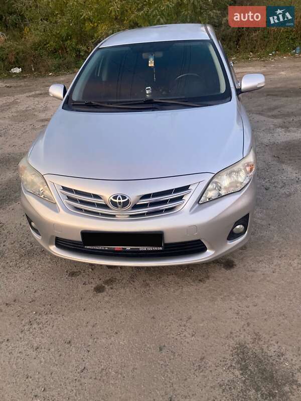 Седан Toyota Corolla 2010 в Львові