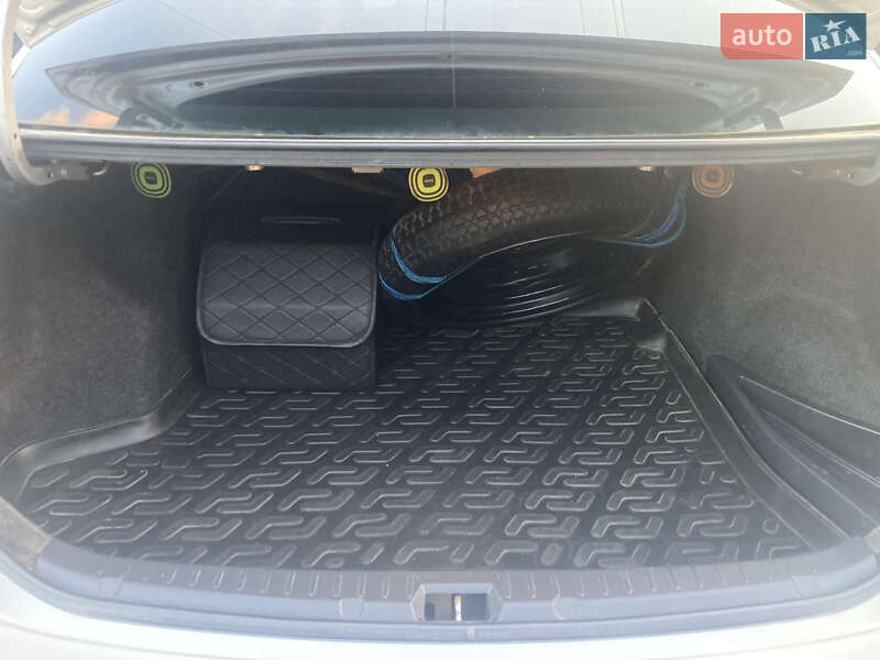 Седан Toyota Corolla 2010 в Львові