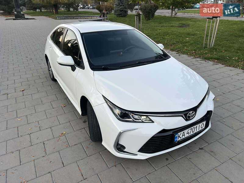 Седан Toyota Corolla 2019 в Киеве