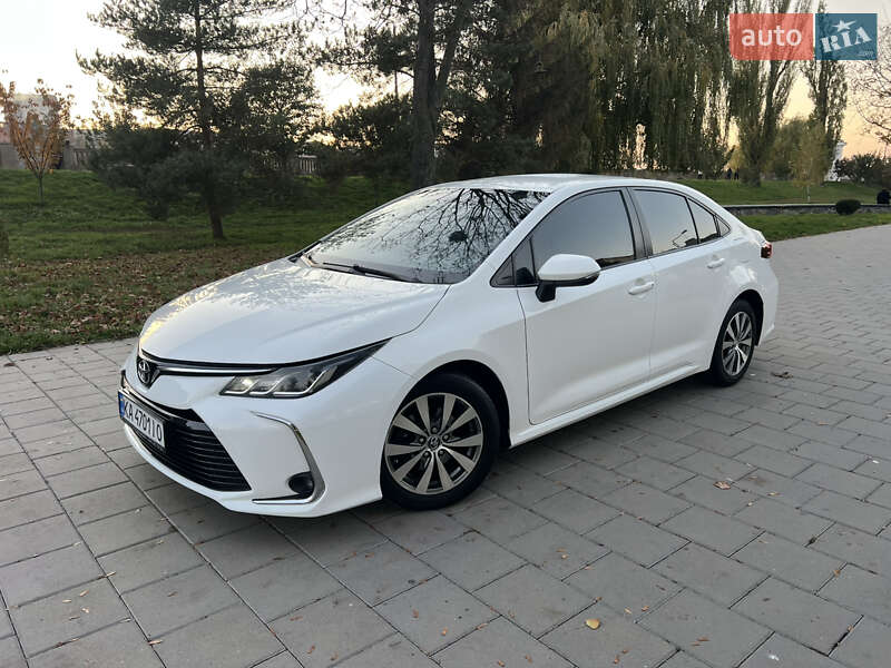 Седан Toyota Corolla 2019 в Киеве