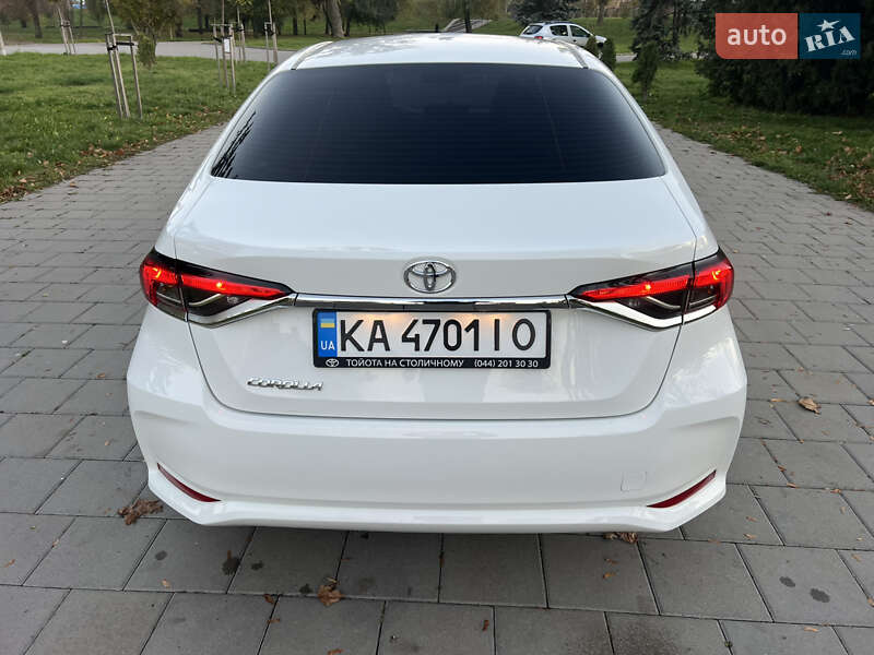 Седан Toyota Corolla 2019 в Киеве