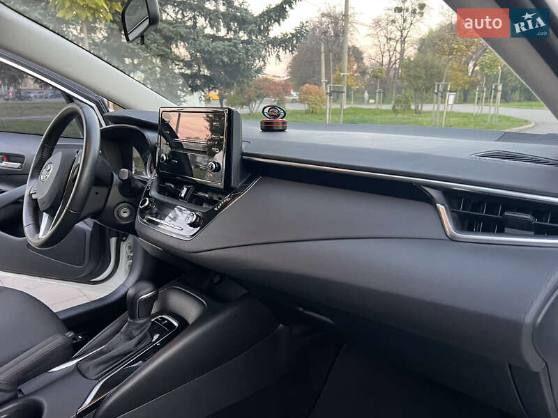 Седан Toyota Corolla 2019 в Киеве