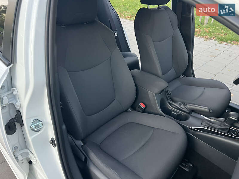 Седан Toyota Corolla 2019 в Киеве