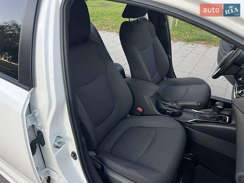 Седан Toyota Corolla 2019 в Киеве