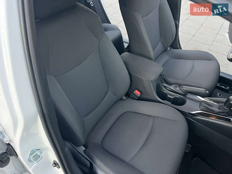 Седан Toyota Corolla 2019 в Киеве