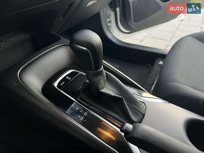 Седан Toyota Corolla 2019 в Киеве