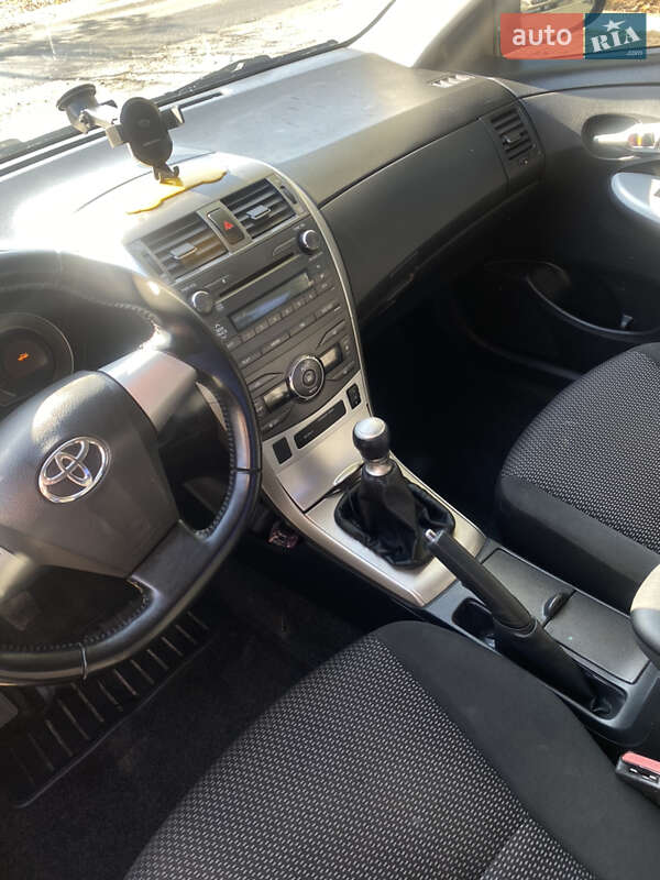 Седан Toyota Corolla 2011 в Новомосковську