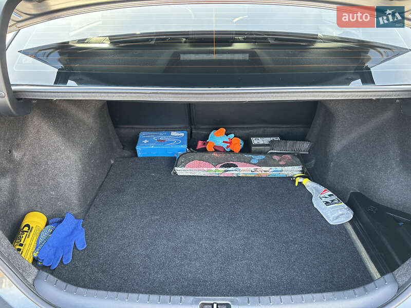 Седан Toyota Corolla 2013 в Киеве фото 18 Седан Toyota Corolla 2013 в Киеве