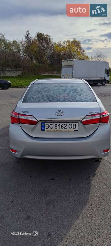 Седан Toyota Corolla 2013 в Львове