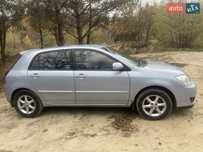 Хэтчбек Toyota Corolla 2005 в Костополе