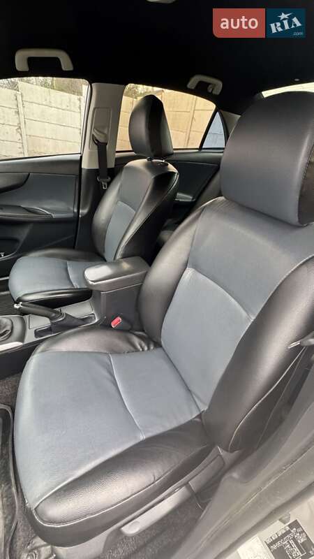 Седан Toyota Corolla 2011 в Ровно