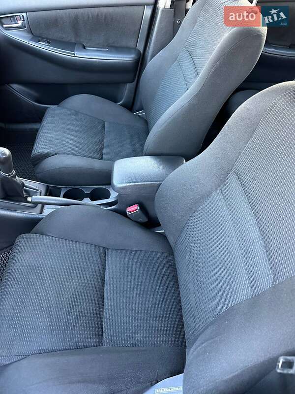Хэтчбек Toyota Corolla 2004 в Киеве