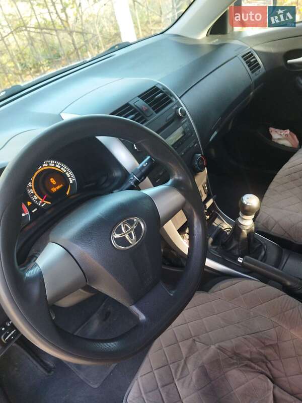 Седан Toyota Corolla 2010 в Виннице