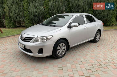 Седан Toyota Corolla 2011 в Дрогобичі