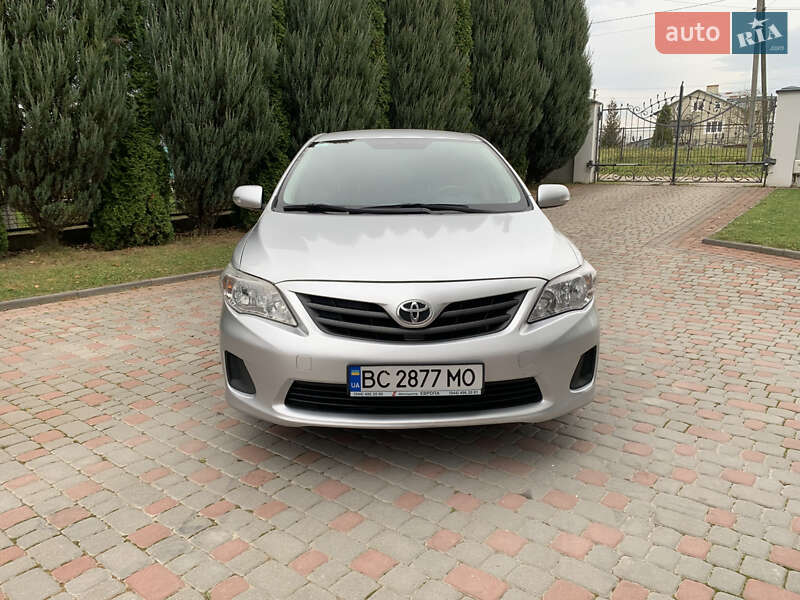 Седан Toyota Corolla 2011 в Дрогобыче
