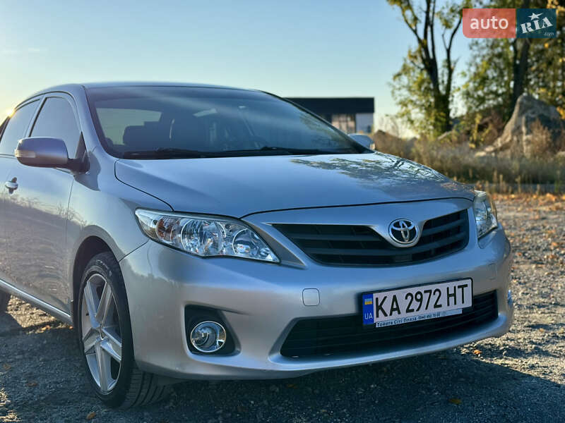 Седан Toyota Corolla 2011 в Самборе