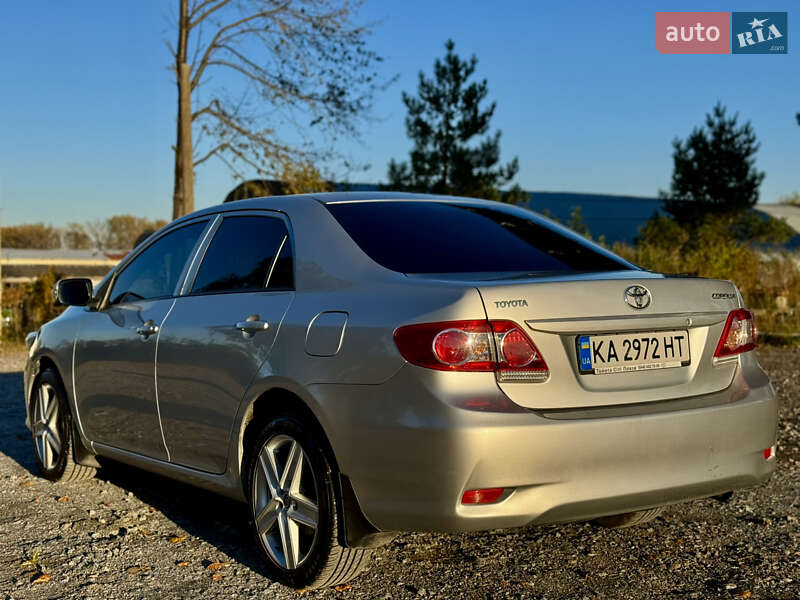 Седан Toyota Corolla 2011 в Самборе