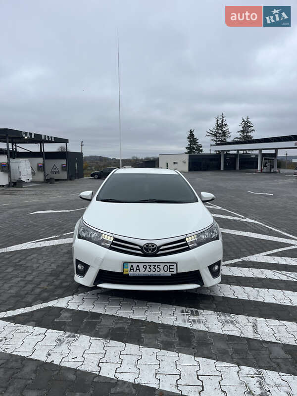 Седан Toyota Corolla 2013 в Тульчине