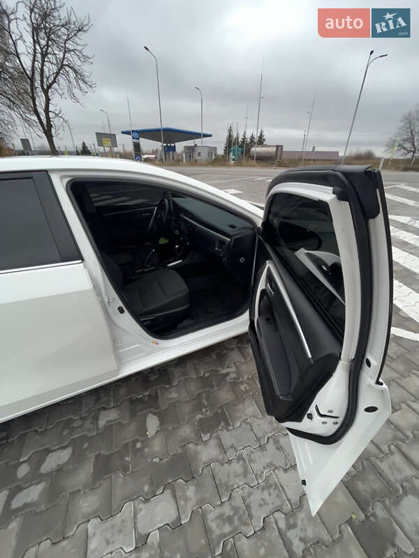 Седан Toyota Corolla 2013 в Тульчине