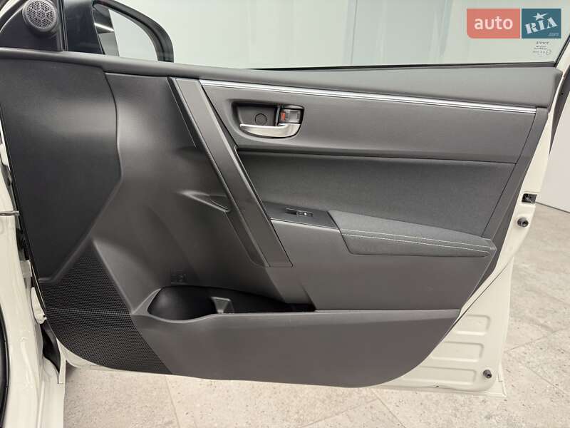 Седан Toyota Corolla 2017 в Киеве фото 33 Седан Toyota Corolla 2017 в Киеве