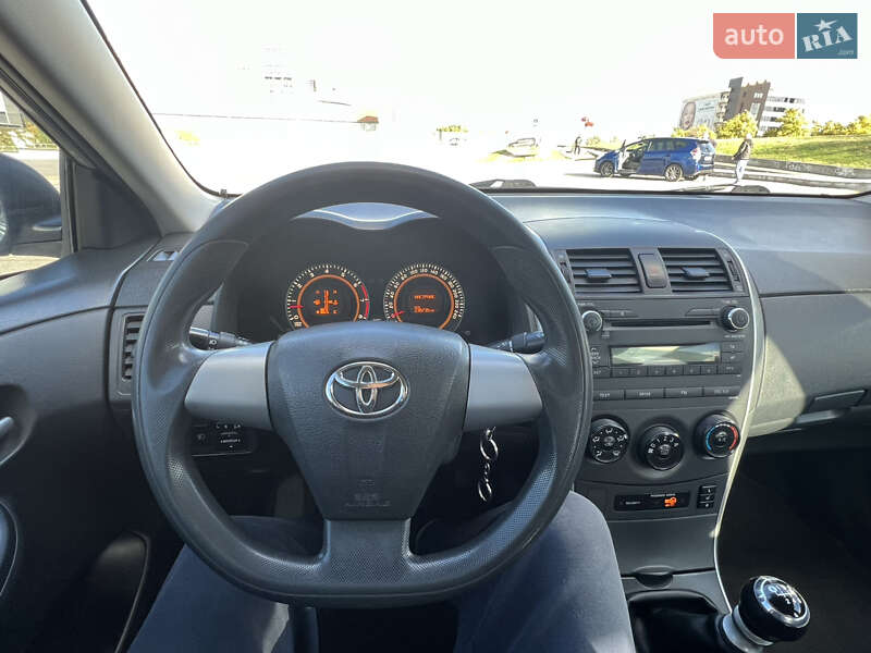 Седан Toyota Corolla 2011 в Киеве фото 8 Седан Toyota Corolla 2011 в Киеве