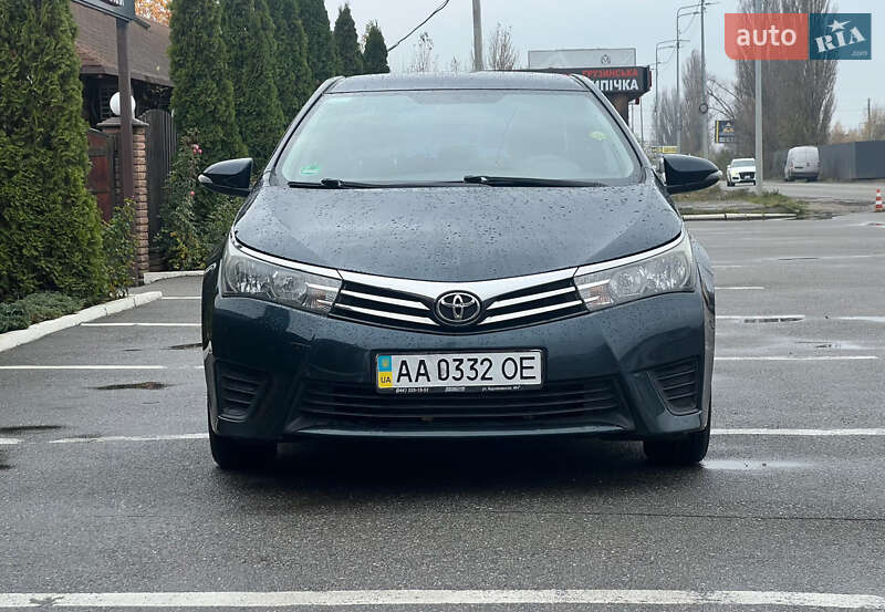 Седан Toyota Corolla 2013 в Киеве