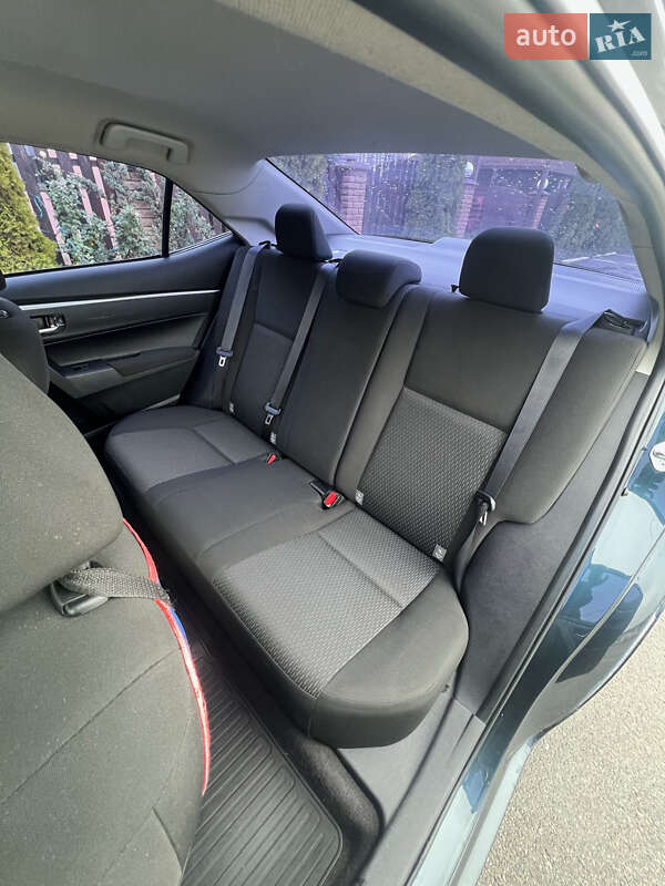 Седан Toyota Corolla 2013 в Киеве