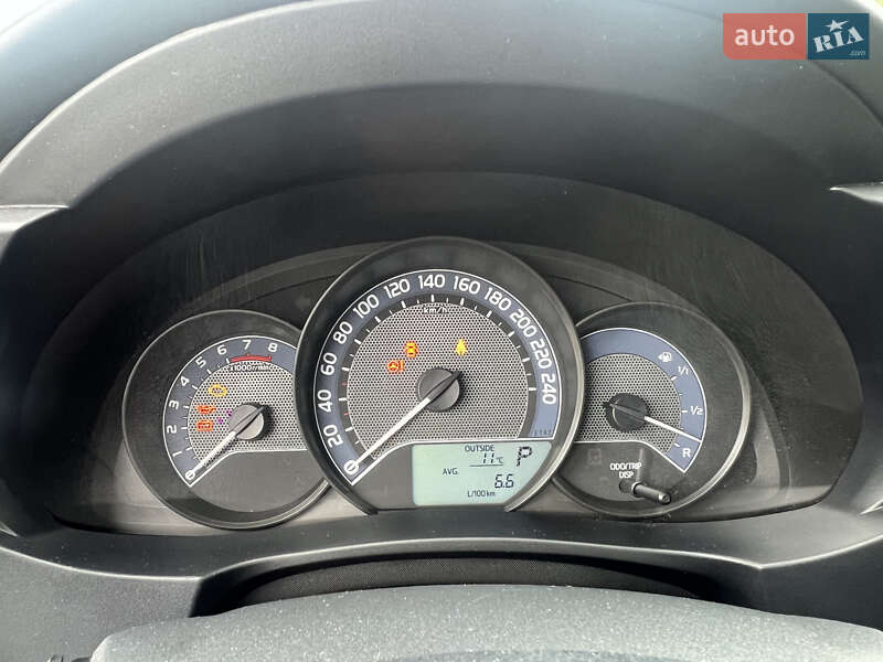 Седан Toyota Corolla 2013 в Киеве