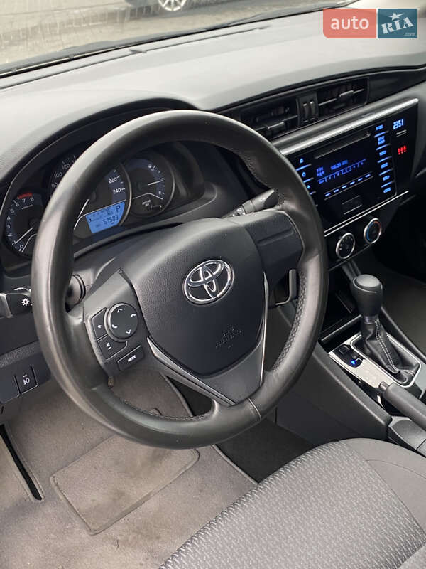 Седан Toyota Corolla 2018 в Запорожье