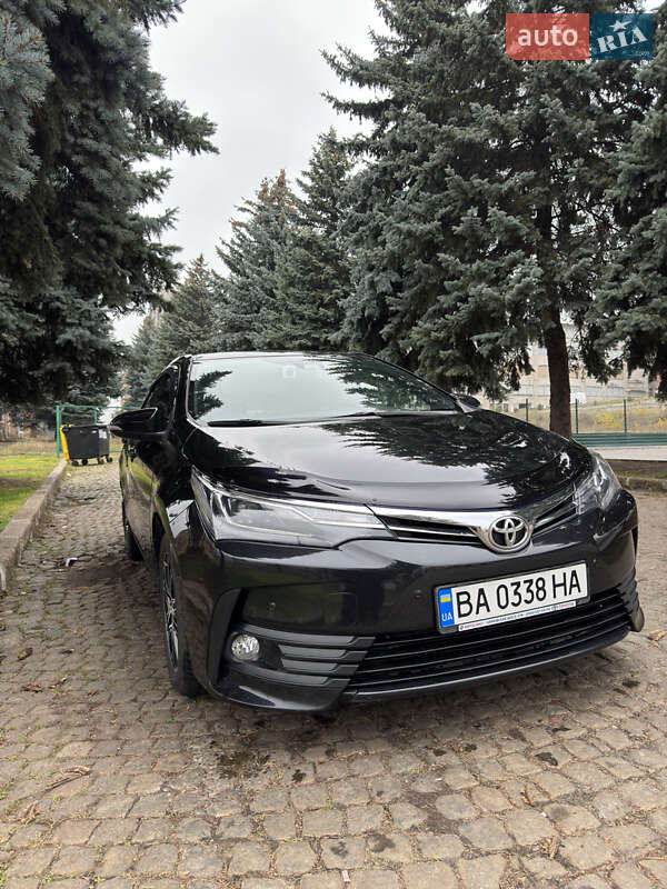 Седан Toyota Corolla 2016 в Кропивницком
