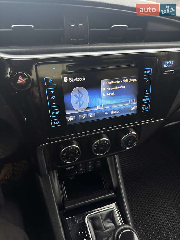 Седан Toyota Corolla 2016 в Кропивницком