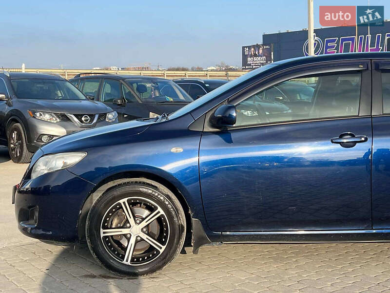Седан Toyota Corolla 2008 в Львове