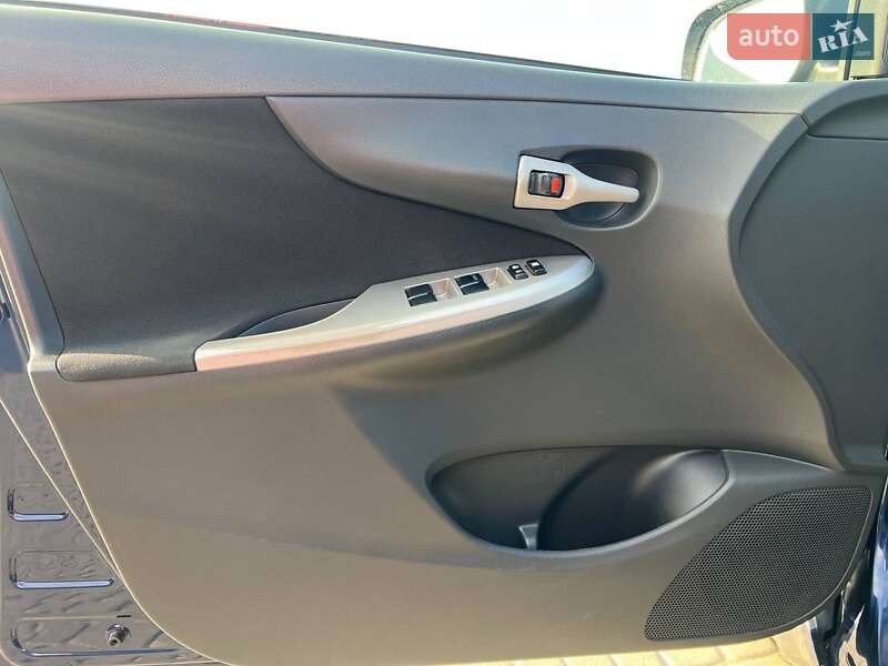 Седан Toyota Corolla 2008 в Львове