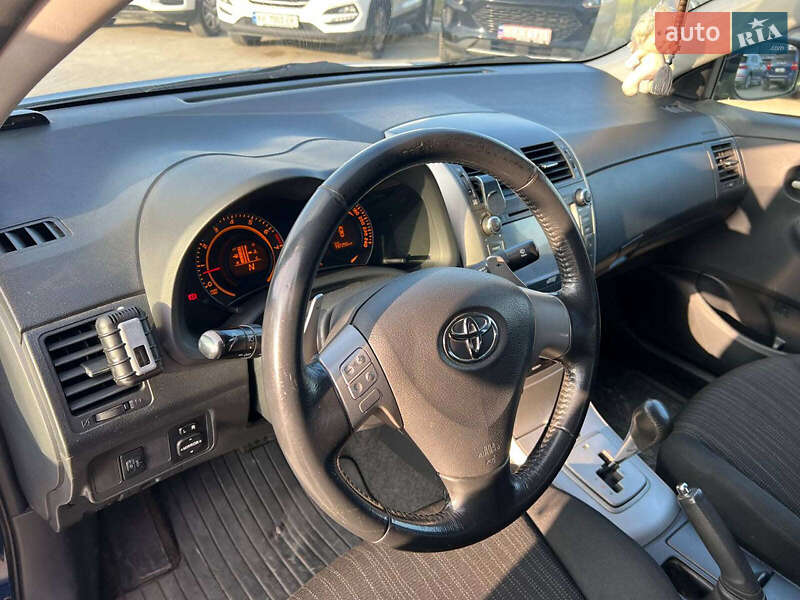 Седан Toyota Corolla 2008 в Львове