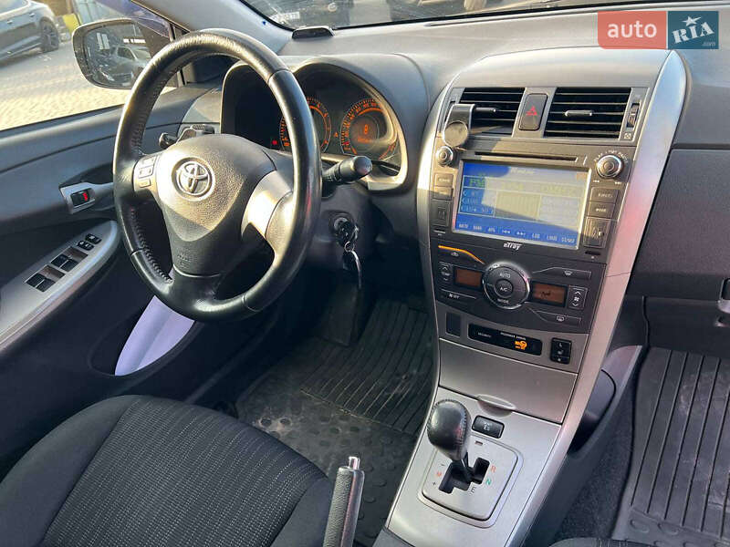 Седан Toyota Corolla 2008 в Львове