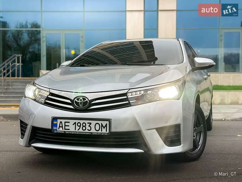 Седан Toyota Corolla 2014 в Днепре