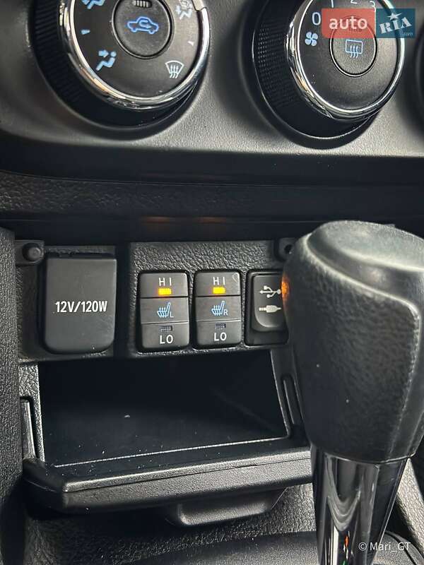 Седан Toyota Corolla 2014 в Днепре