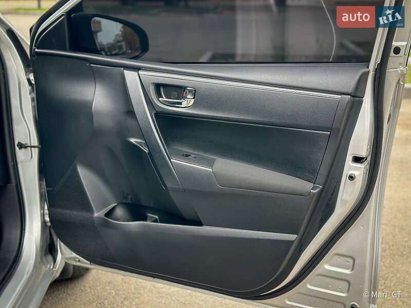 Седан Toyota Corolla 2014 в Днепре