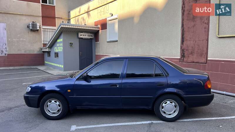 Седан Toyota Corolla 2000 в Одессе