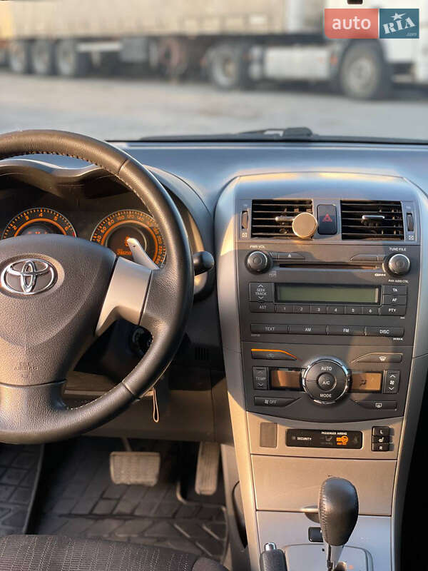 Седан Toyota Corolla 2008 в Києві