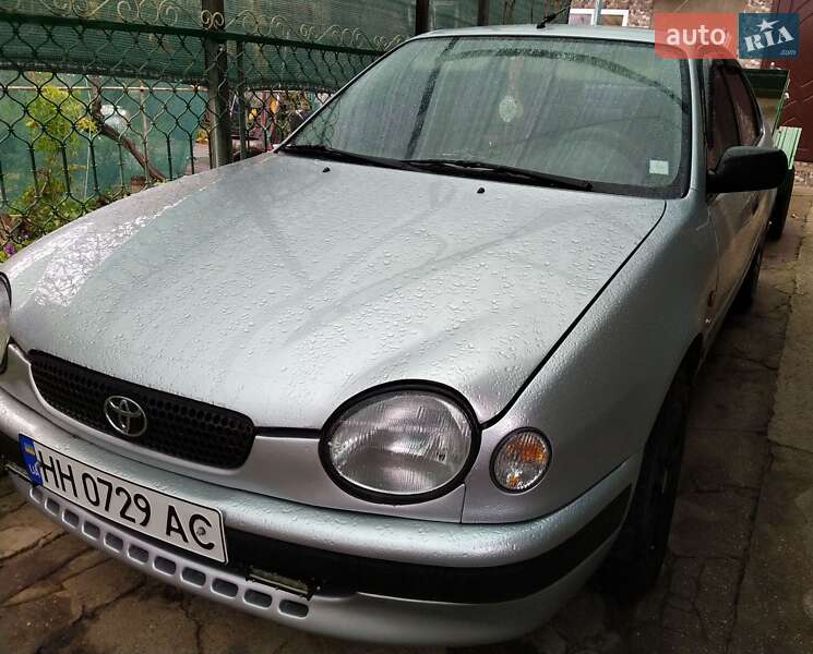 Хетчбек Toyota Corolla 1997 в Роздільній
