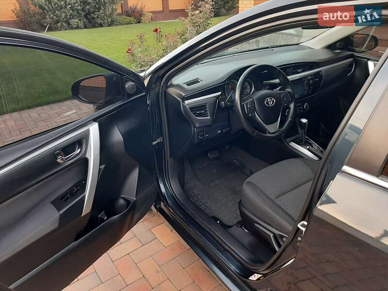 Седан Toyota Corolla 2013 в Полтаве