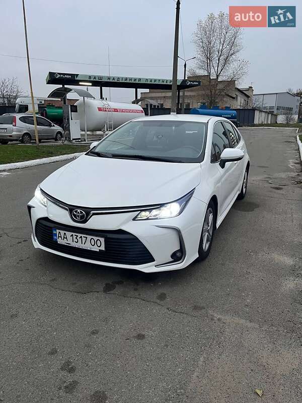 Седан Toyota Corolla 2019 в Киеве фото 2 Седан Toyota Corolla 2019 в Киеве